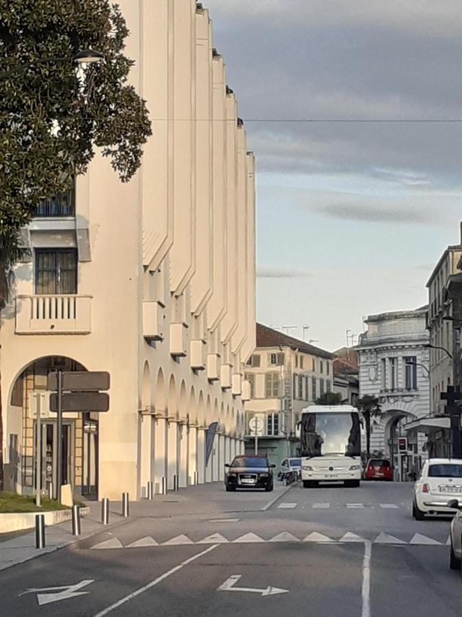 Dax A Pied! T1 2 Etoiles Centre Ville Balcon Exterior photo